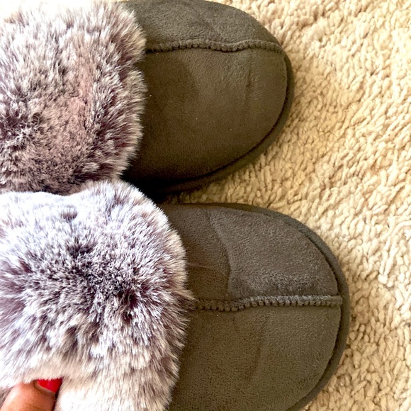 Jessica Simpson House Slippers (Size 8) - Picture 2 of 3